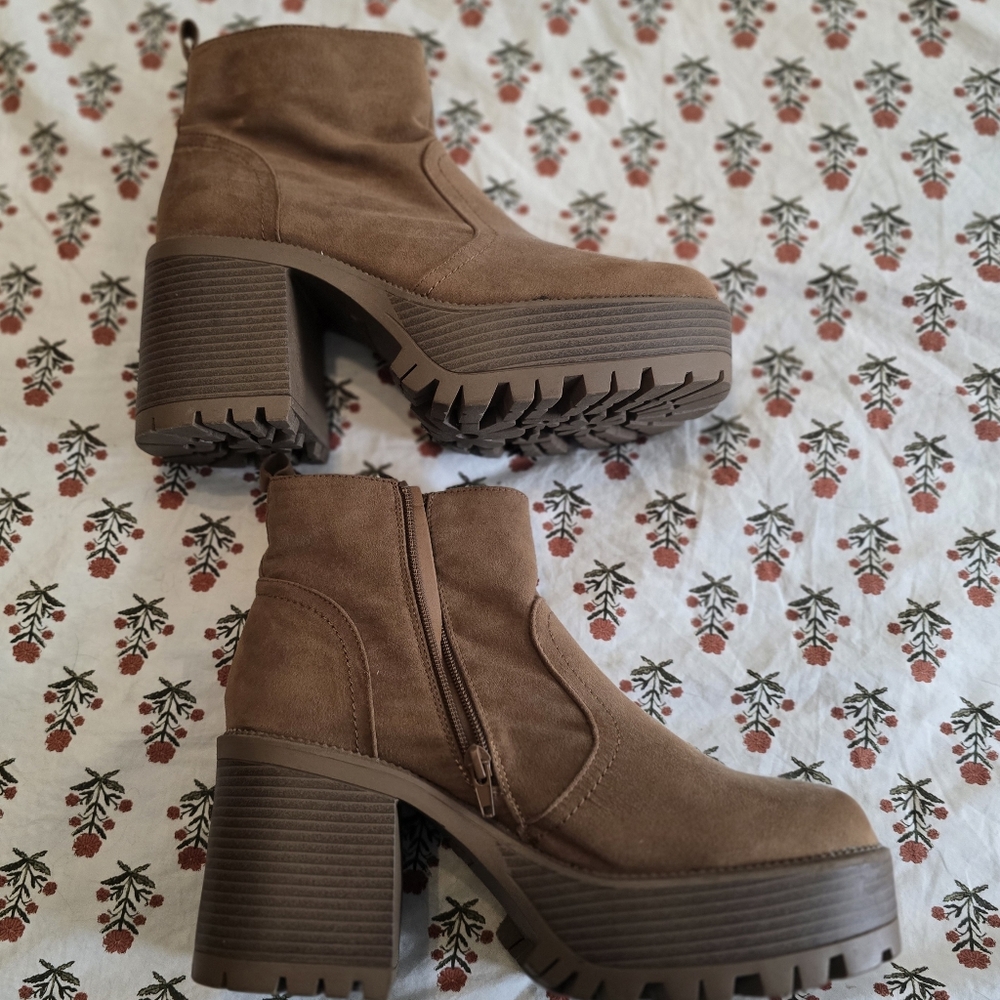 UNIONBAY Tan Platform Heeled Boots